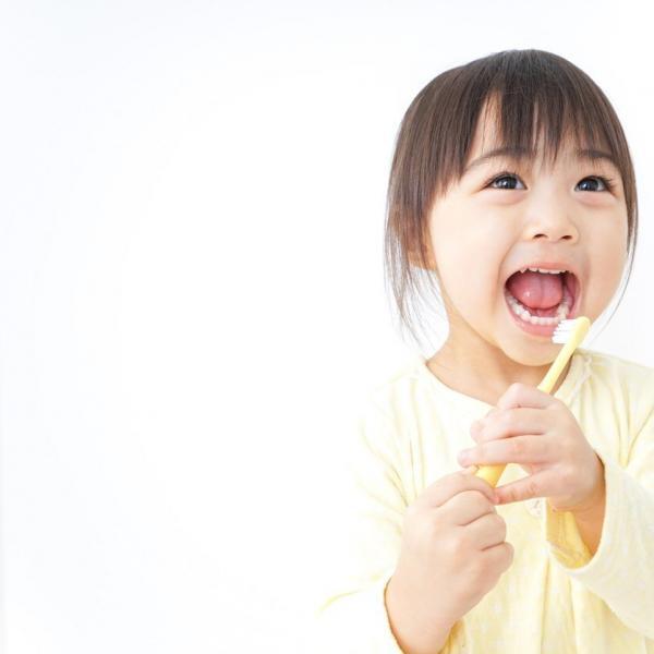 toddler brusher her teeth